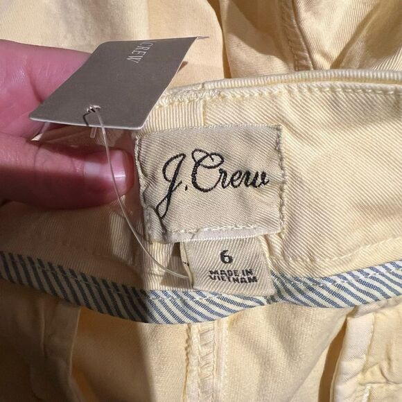 NWT! J. Crew yellow shorts. Size 6 - Picture 3 of 7